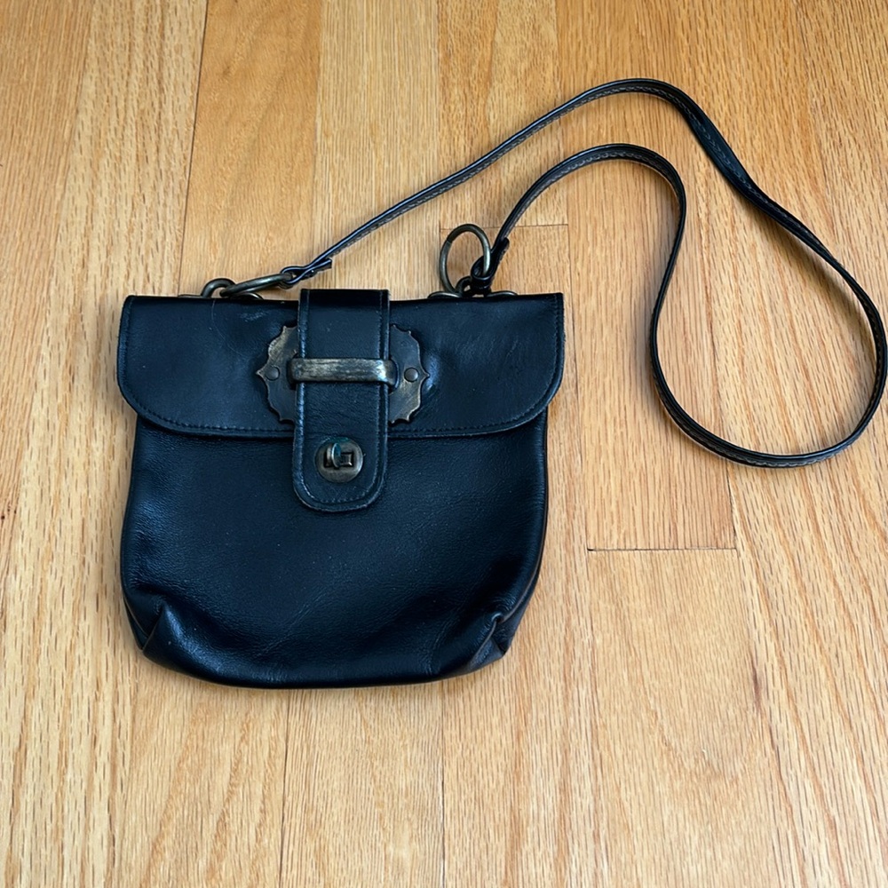 Small Vintage Faux leather black purse